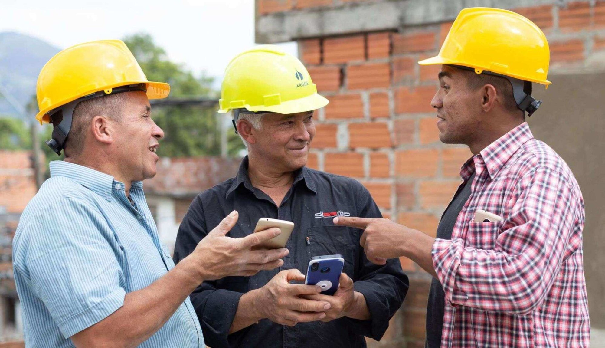 Maestro con celular (1)