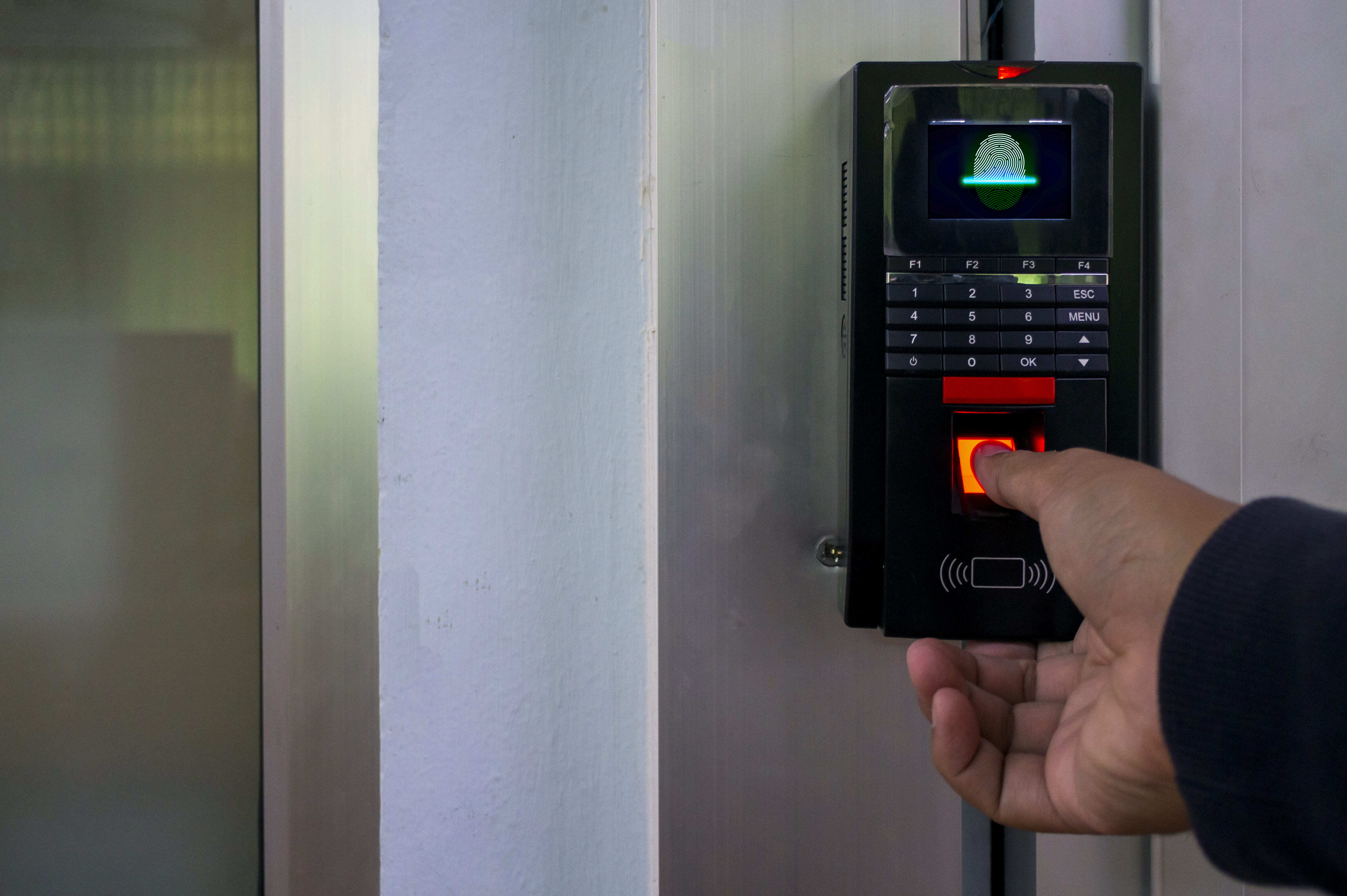 sistemas-control-de-acceso-biométrico-guía-completa-2025